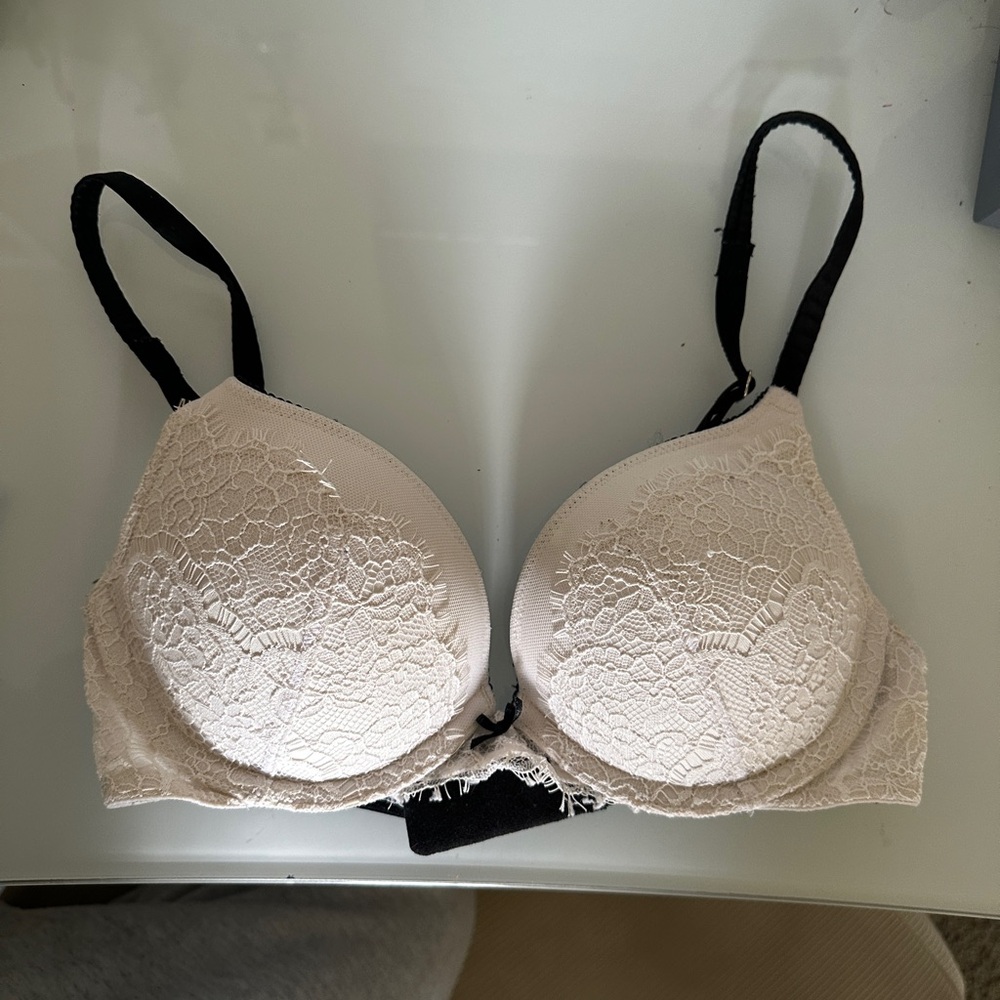 Victoria's Secret Lace Bra - Black and white
